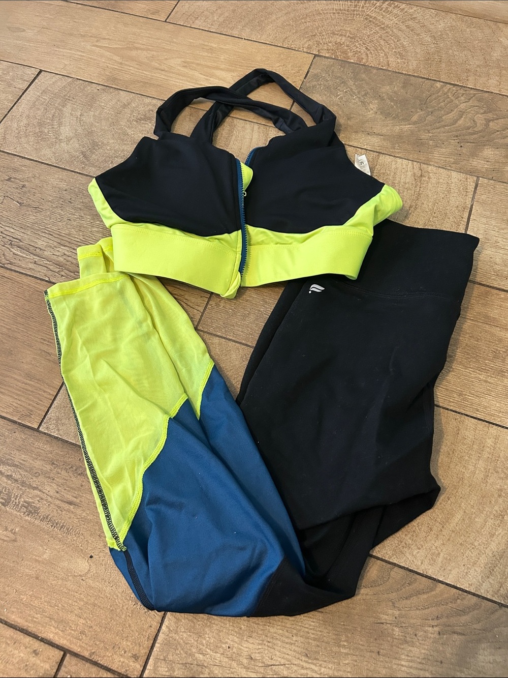 Fabletics Colorblock Activewear Set | Sports Bra S & Leggings M